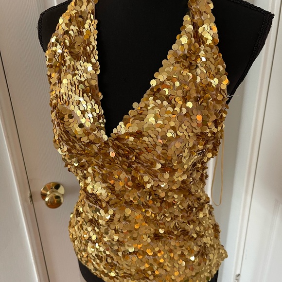 NWT gold backless sexy sequined Party or event shirt immaculate condition - Picture 2 of 3